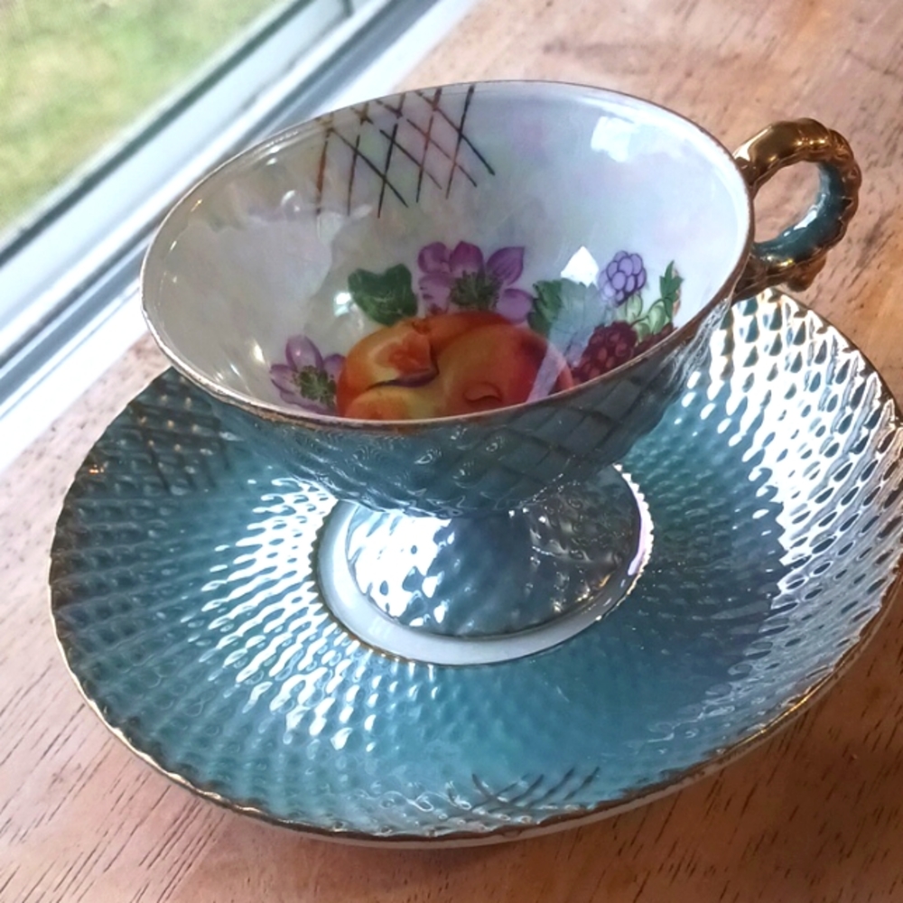 ANTIQUE Japasese Textured Gold Leaf Fruit Bouquet Tea Cup & Saucer Set